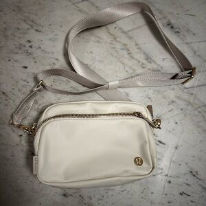 Lululemon Everywhere Crossbody Bag